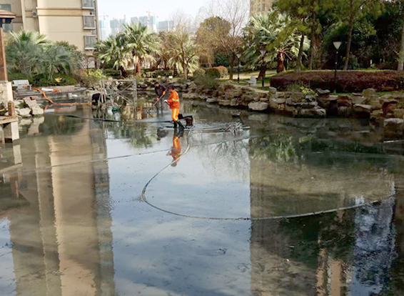 武陵源景观池淤泥清理