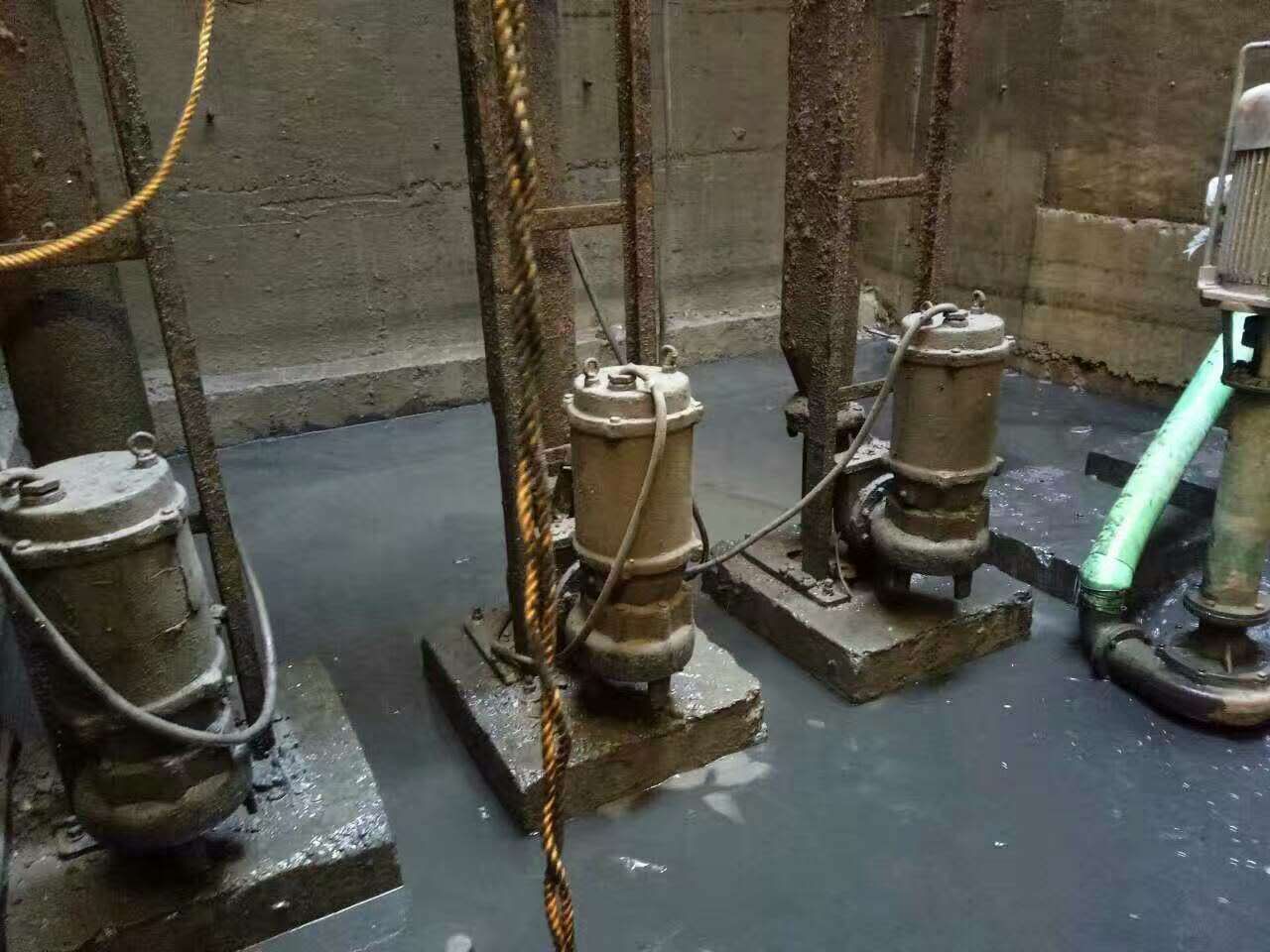 武陵源污水池清理